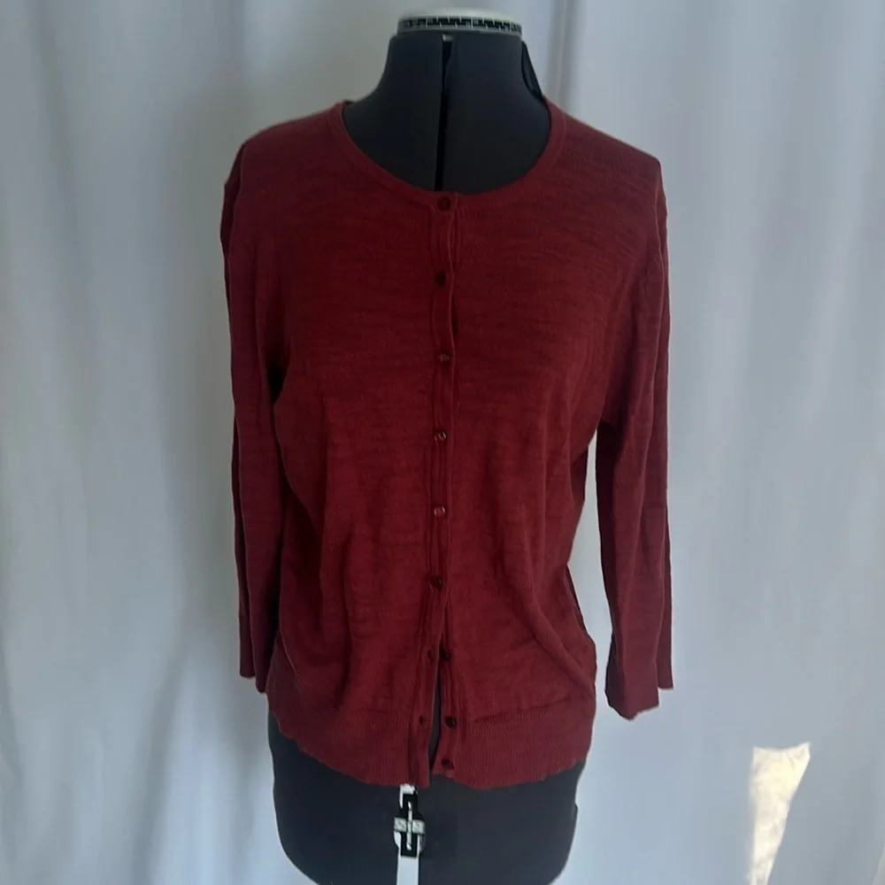 cable & gauge sweater burgundy rayon sweater size Large button up_2